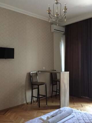 Гостевой дом Guest House Rafael Тбилиси Двухместный номер с 1 кроватью или 2 отдельными кроватями-11