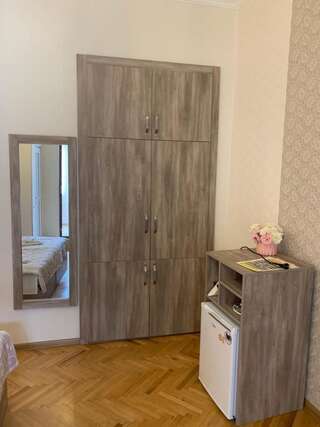 Гостевой дом Guest House Rafael Тбилиси Двухместный номер с 1 кроватью или 2 отдельными кроватями-12