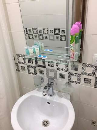 Гостевой дом Guest House Rafael Тбилиси Двухместный номер с 1 кроватью или 2 отдельными кроватями-14